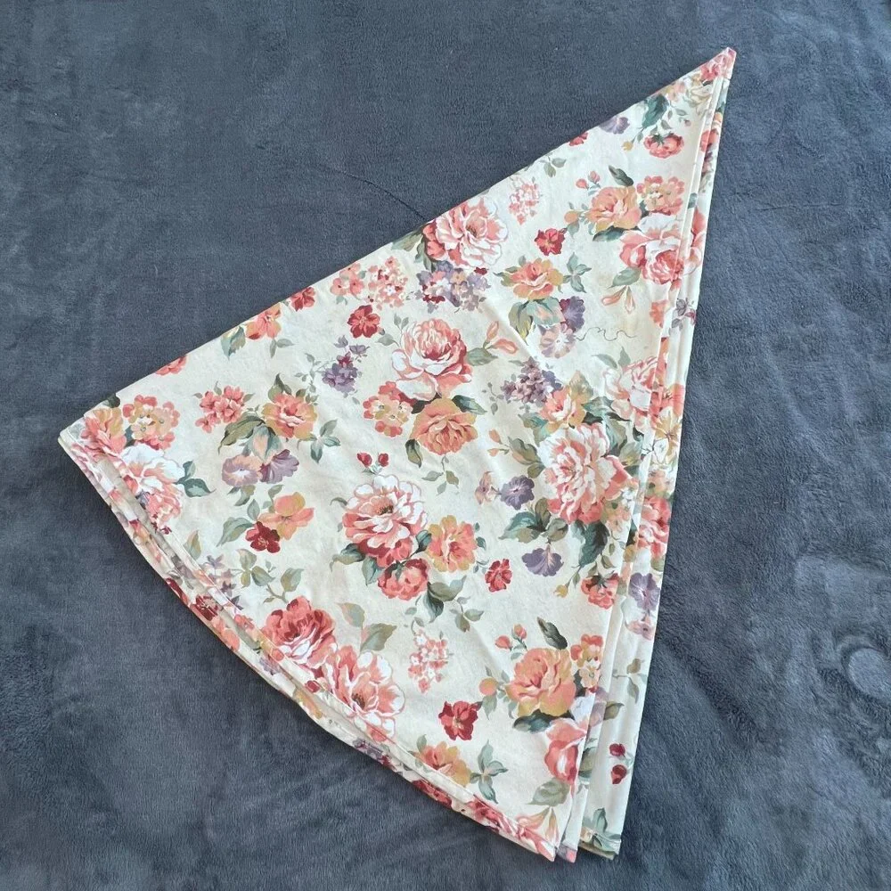 Vintage Floral Print Tablecloth 68”‎ Round Peony Rose Cottagecore Grannycore